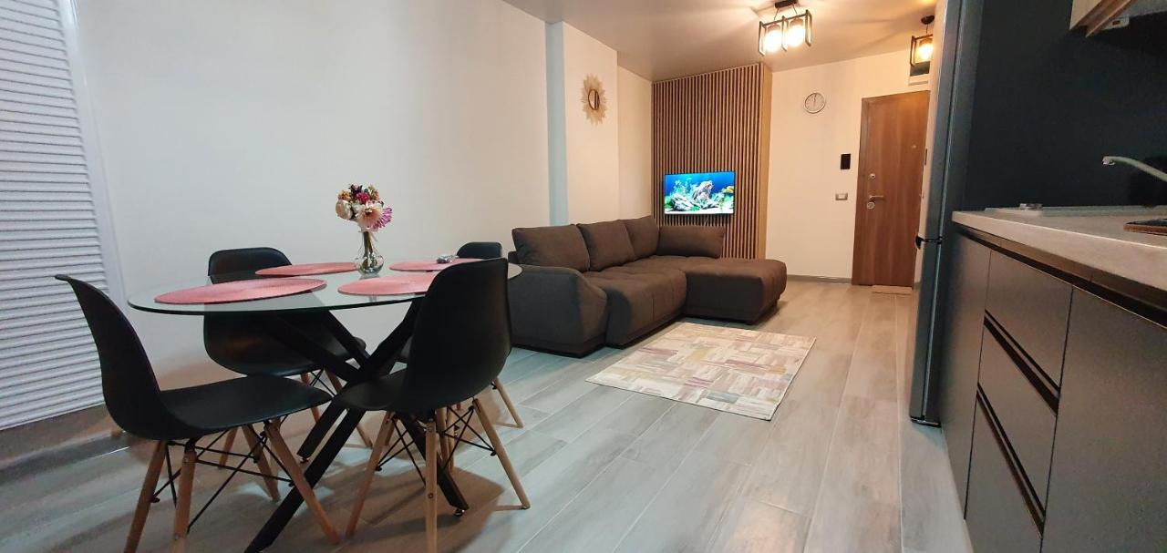 Helin Apartament By Alezzi N10 นาโวดาริ ภายนอก รูปภาพ