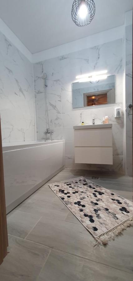 Helin Apartament By Alezzi N10 นาโวดาริ ภายนอก รูปภาพ